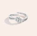 Knot zirkonia ring