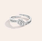 Knot zirkonia ring