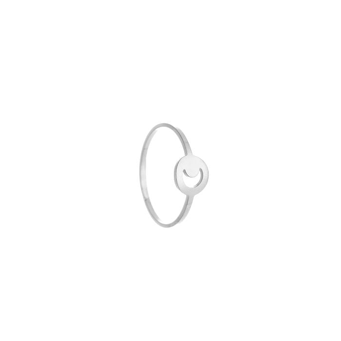 Uitgesneden maan ring