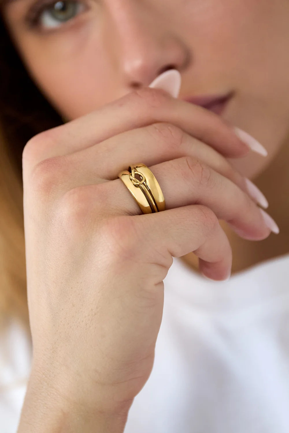 Gelaagde ring met knoop