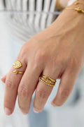 Ring met minimalistisch gedraaid detail